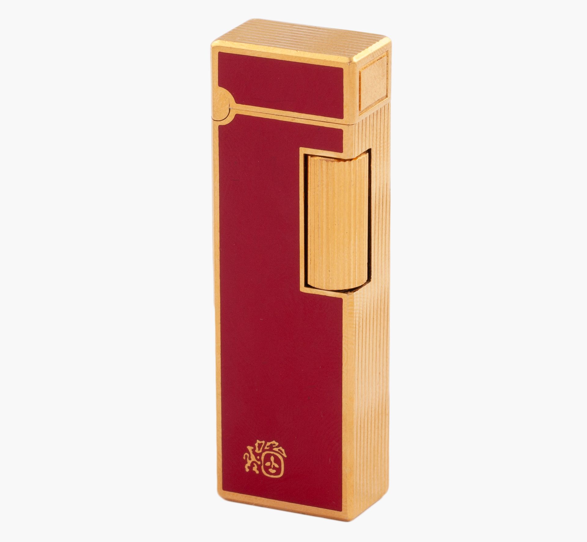 Null LIGHTER IN GOLD PLATED LACQUER Made in gold plated metal and red lacquer. S&hellip;