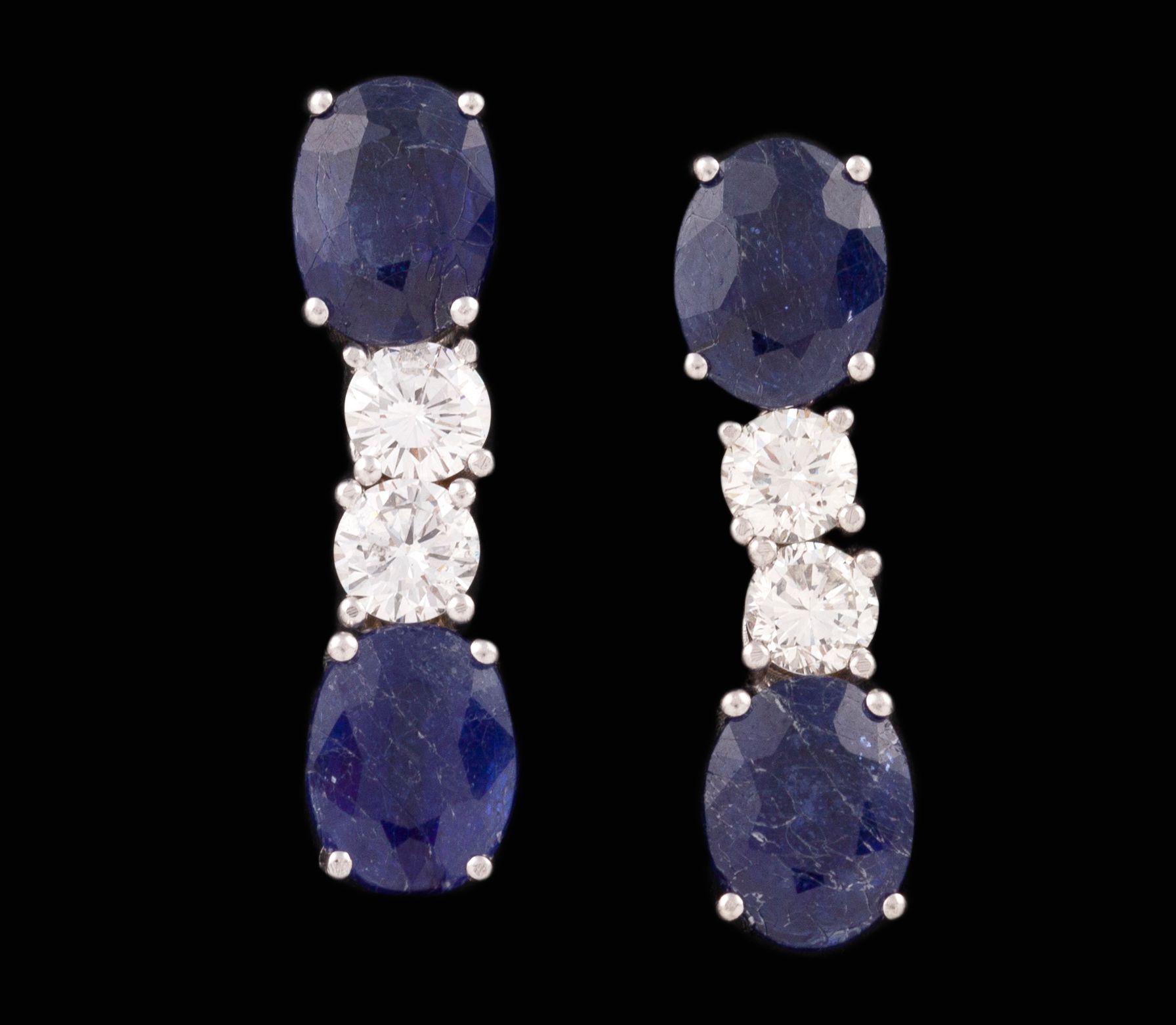 Null PAIR OF EARRINGS WITH SAPPHIRES AND DIAMONDS IN 18 KT GOLD Made in 18 kt go&hellip;