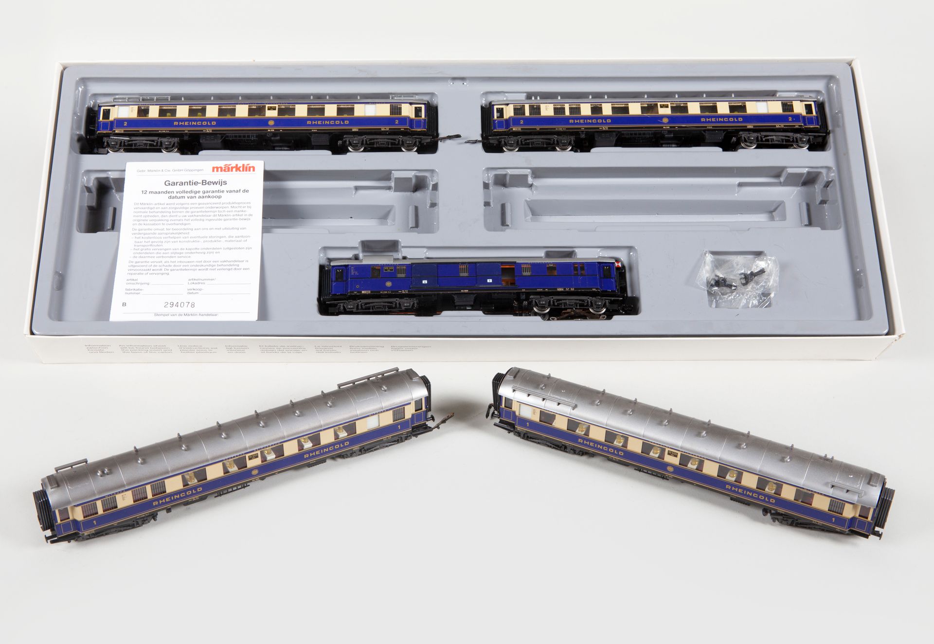 Null MARKLIN_x000D_满载的列车

塑料。_x000D_。

由机车发动机和用于客运的车厢组成。_x000D_。

原装盒和说明书。