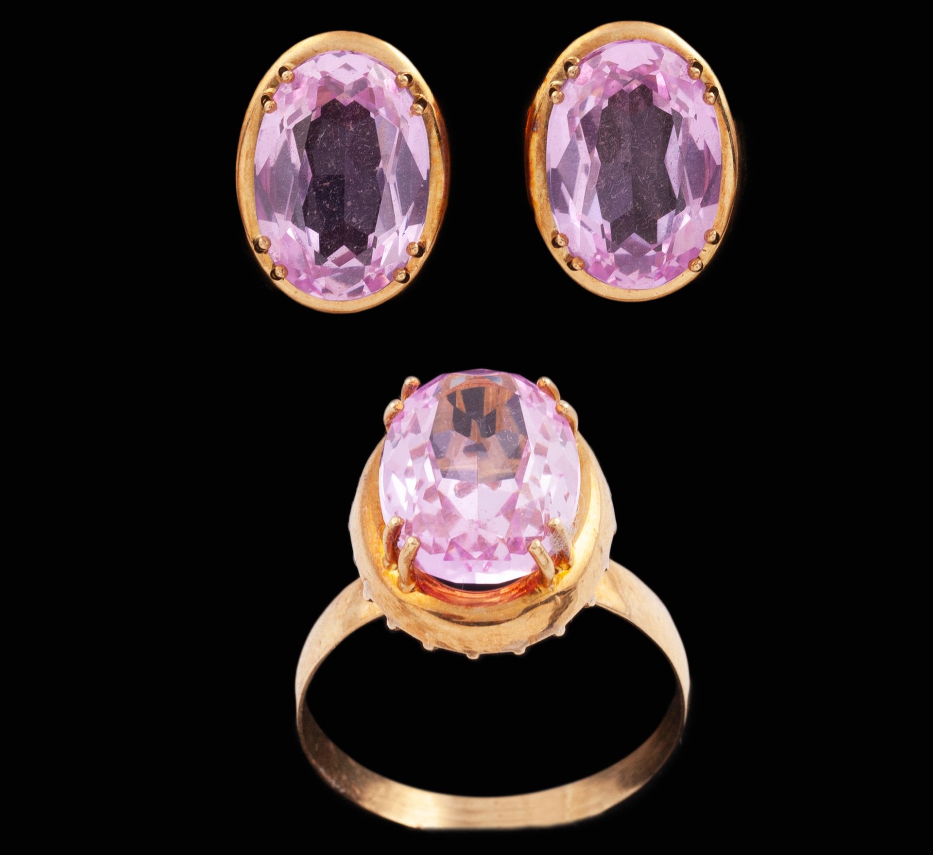 Null SET OF RING AND EARRINGS IN 18KT GOLD AND PINK STONES
Set of ring and earri&hellip;