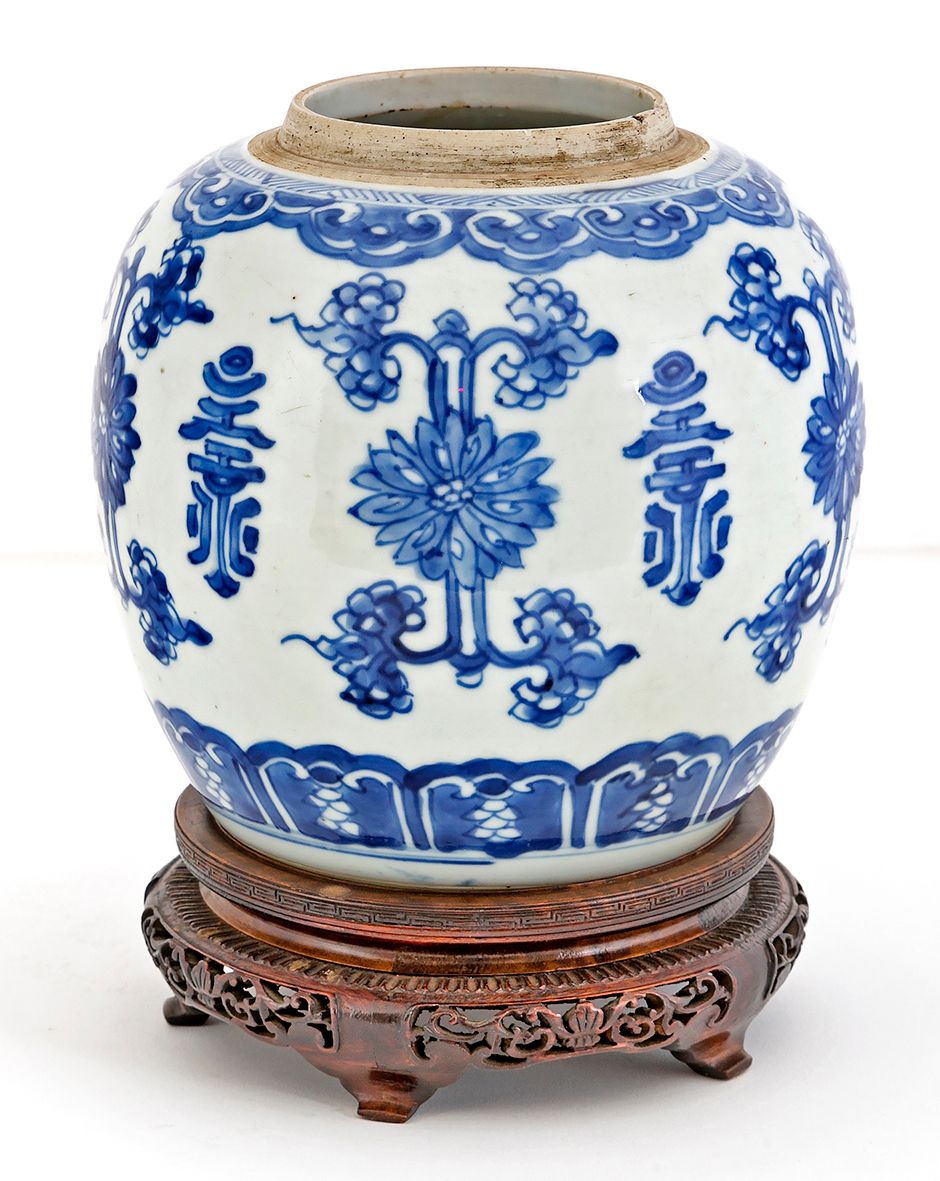 Null Chine, époque Kangxi (1662-1722)
Pot à gingembre en porcelaine à décor en é&hellip;