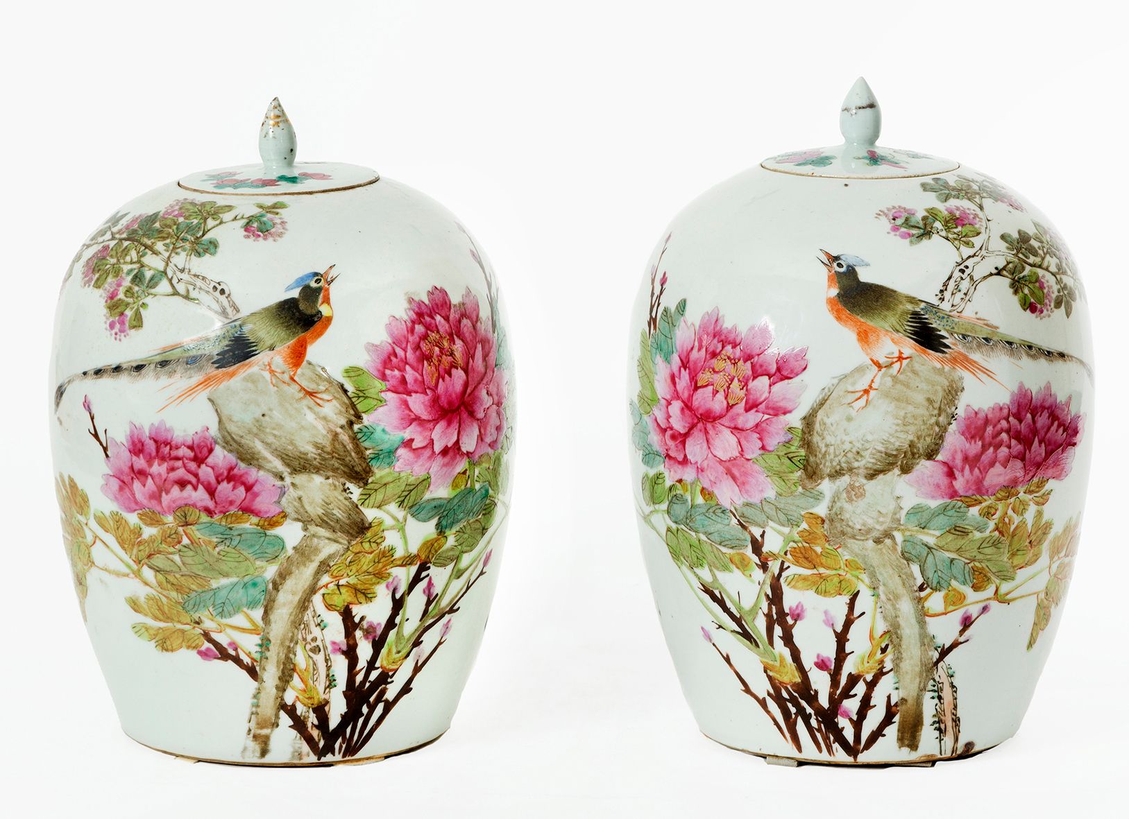 Null Chine, XIXe siècle
Paire de potiches couvertes en porcelaine à décor en éma&hellip;