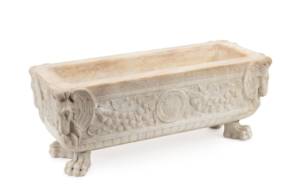 Null Sculpted marble planter decorated with emperor's heads, garlands of flowers&hellip;