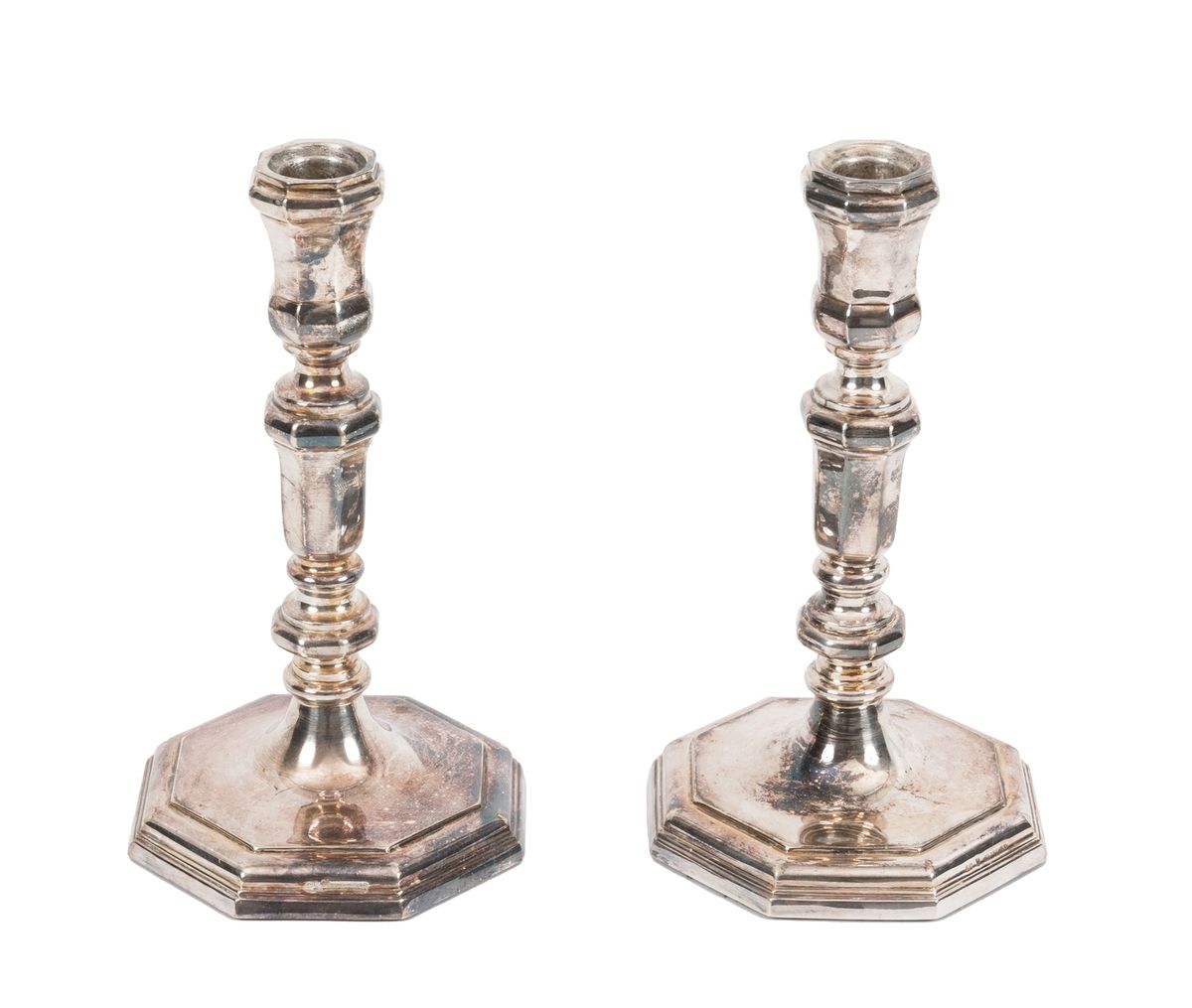 Null Ein Paar achteckige Kerzenhalter aus Silber 835/1000
Artex Goldschmied in B&hellip;