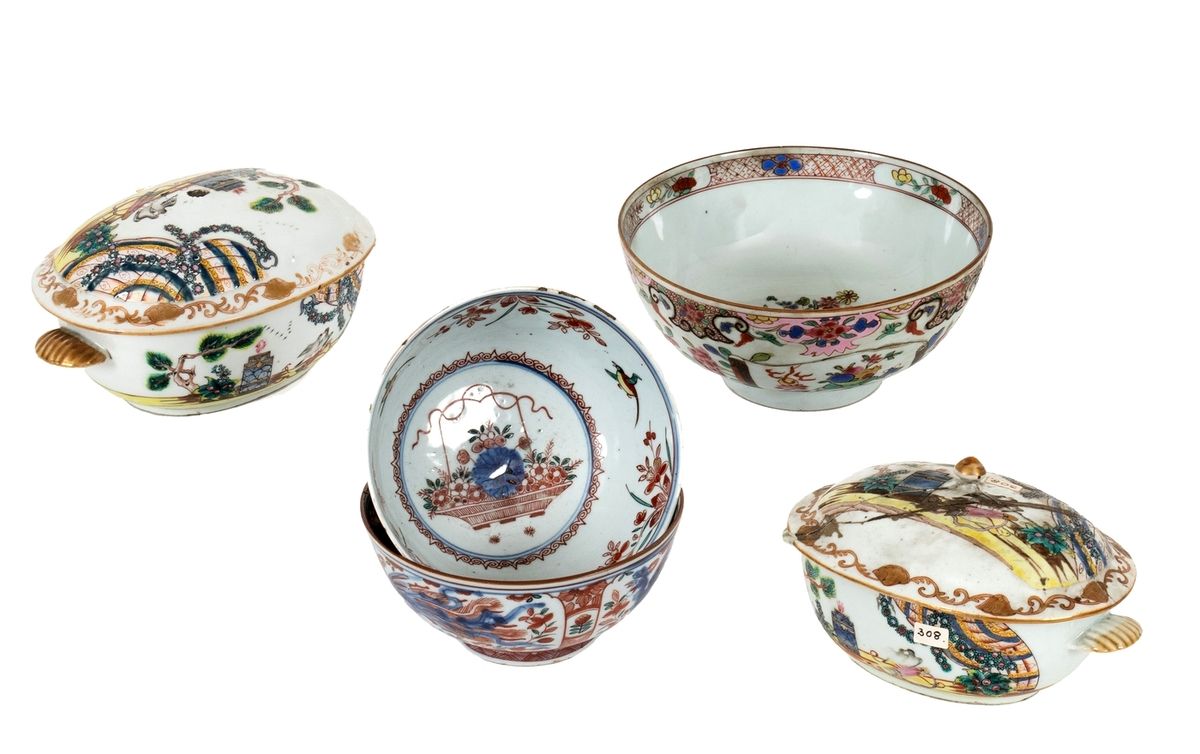 Null China, 18th century, Qianlong period (1736-1795)
Lot including:
- a pair of&hellip;