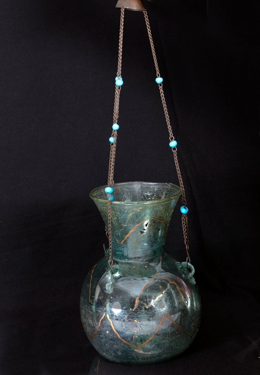 Null Lampe de mosquée en verre clair peint d'inscriptions dorés 
Travail persan,&hellip;