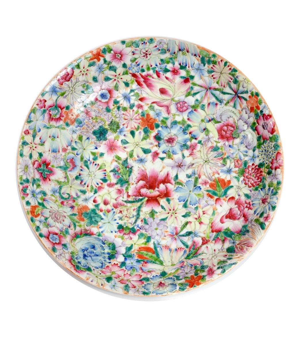 Null 
中国，晚清时期(1644-1912)



瓷盘，上面有粉彩的millefleurs装饰。



Apocryphal mark Qianlong &hellip;