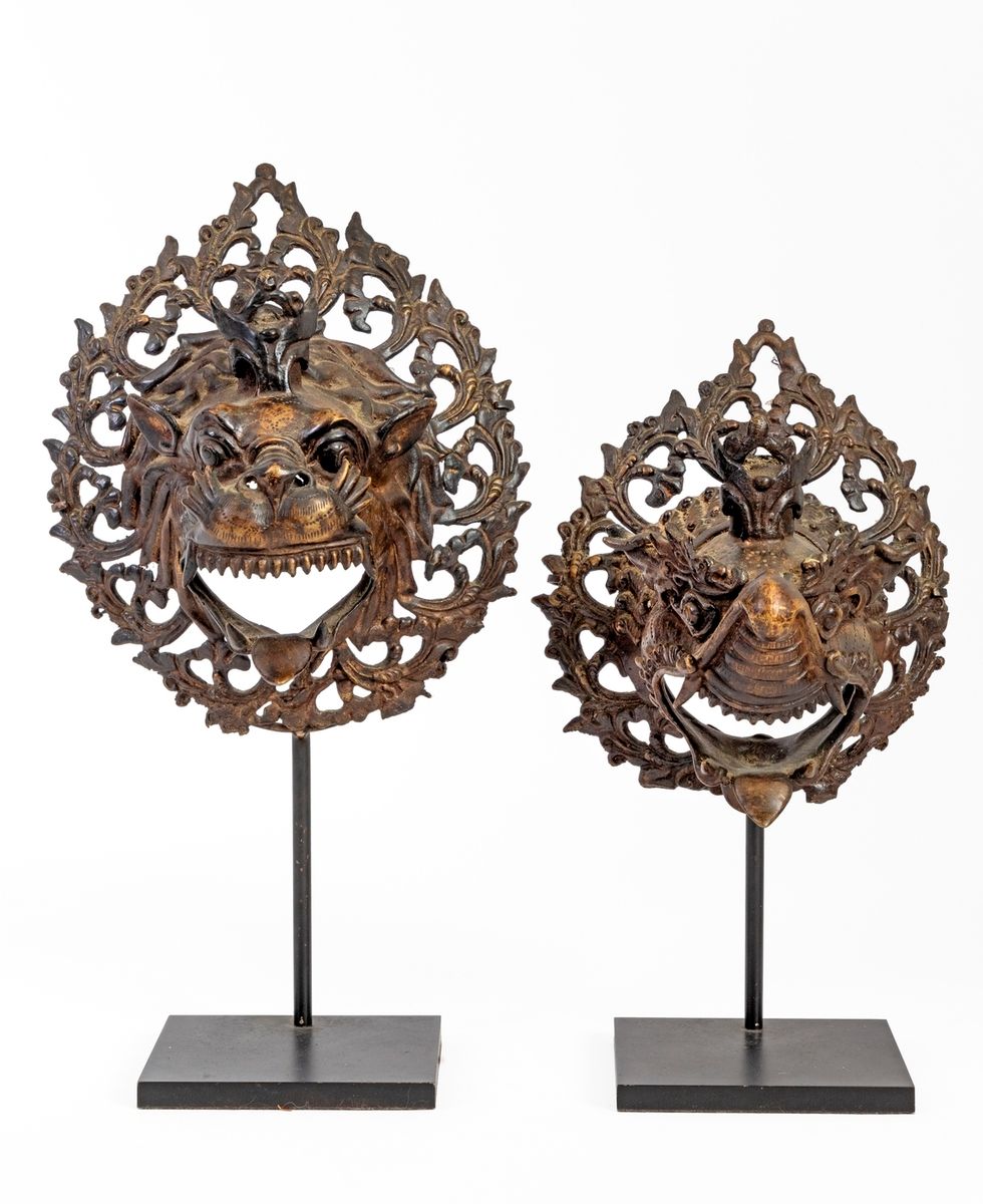 Null Tibet, 19th century or earlier
Pair of dark patina bronze incense masks rep&hellip;