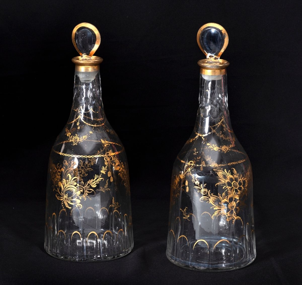 Null Pair of large painted decanters with gilded floral decoration
Late 18th cen&hellip;