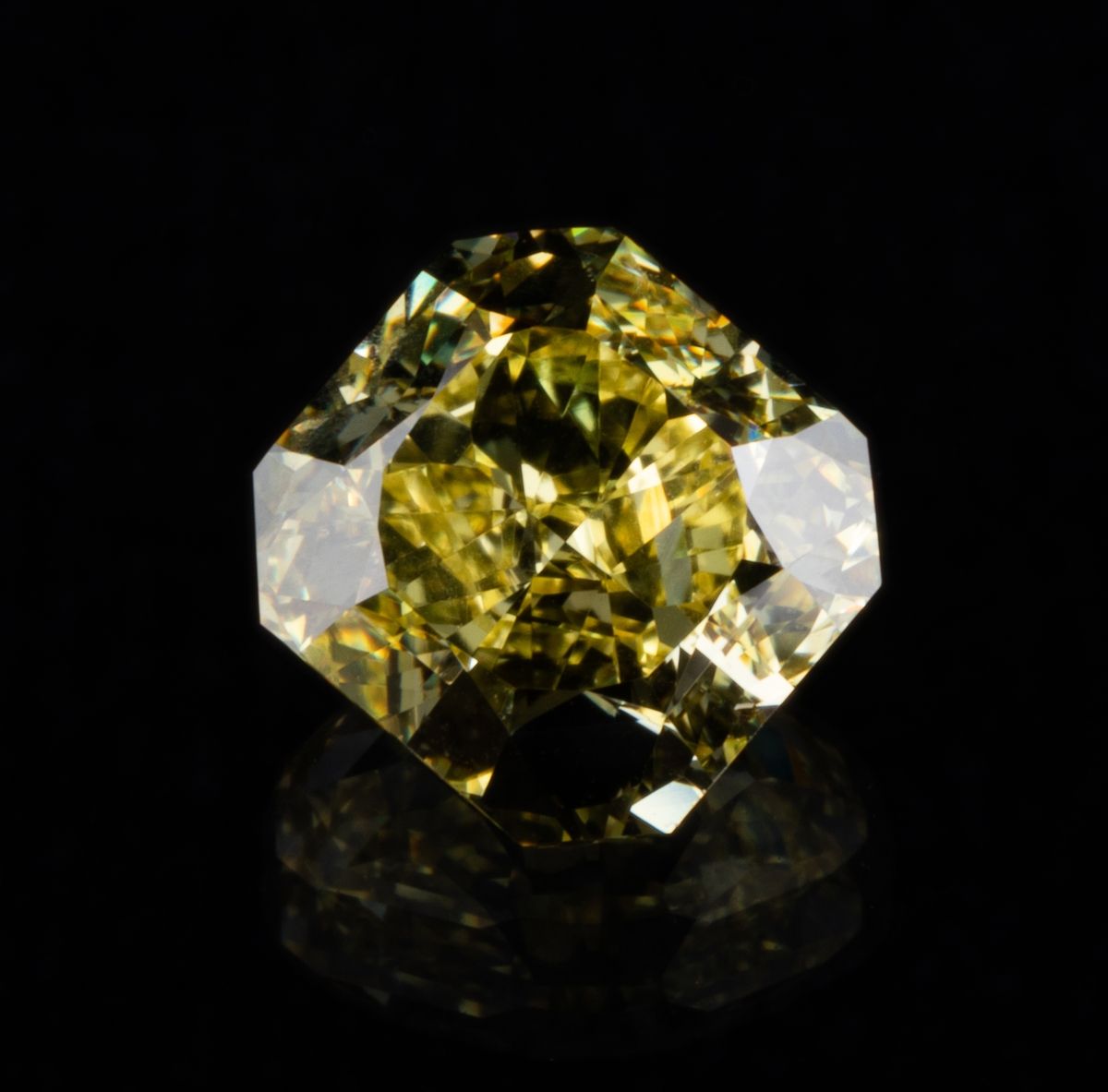 Null 1.01 ct. Fancy Intense Yellow diamond, square brilliant cut, VVS2 clarity, &hellip;