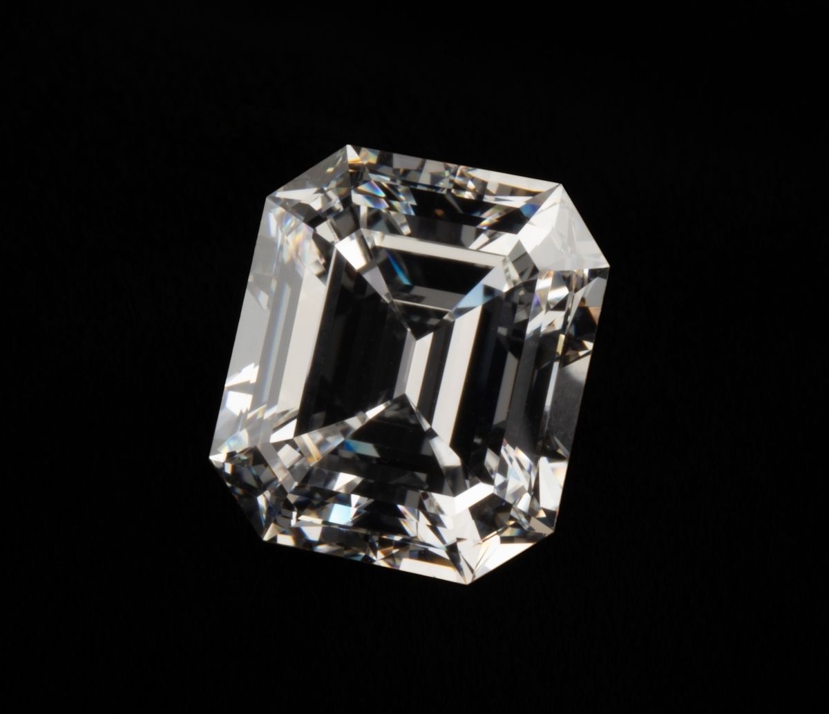 Null Notevole diamante di 5,15 ct., colore D, purezza VVS2, taglio smeraldo. Se &hellip;