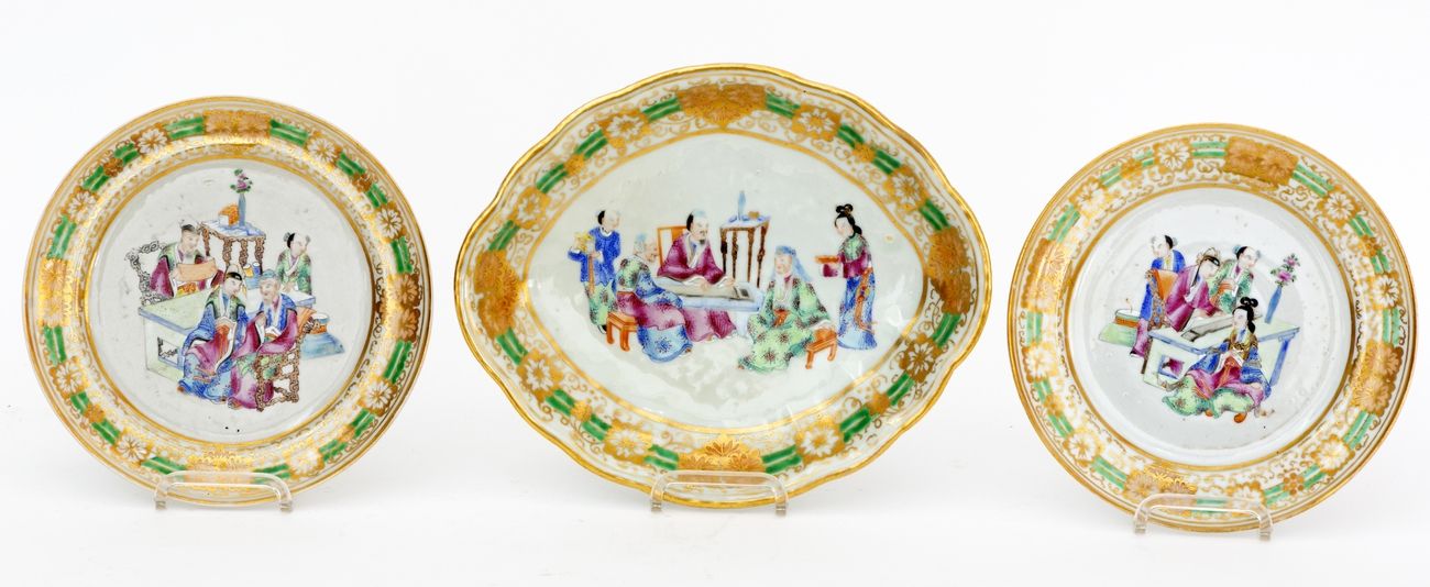 Null Chine, XIXe siècle
Paire d’assiettes et une coupe en porcelaine de Canton à&hellip;