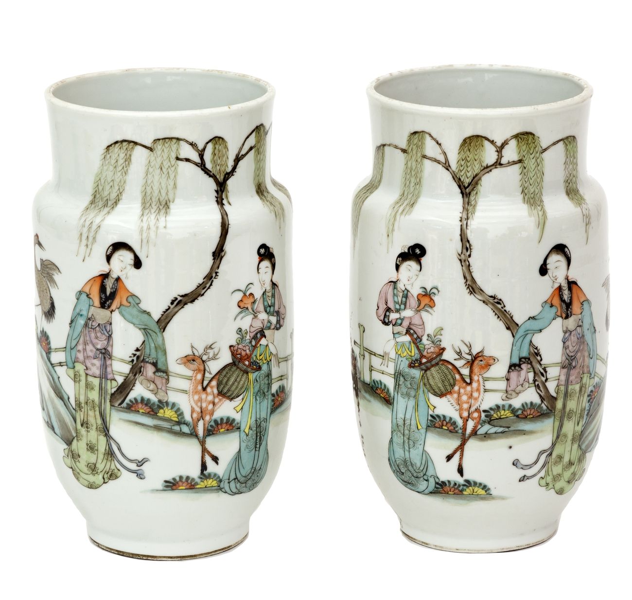 Null China, XIX-XXth century
Pair of porcelain vases with polychrome enamel deco&hellip;