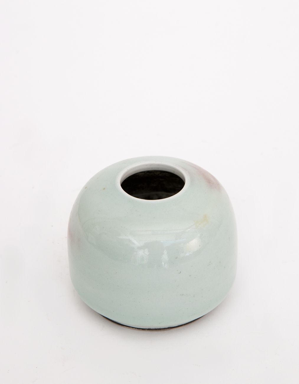Null Chine, Période Qing (1644-1912)
Pot à encre en porcelaine céladon et rouge &hellip;