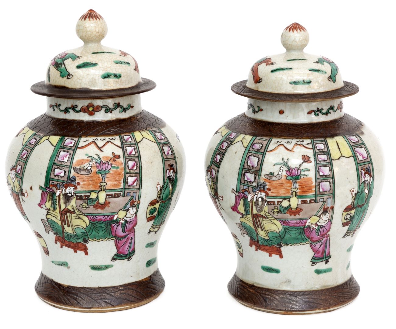 Null China, 19th century
A pair of covered Nanking cracked porcelain vases decor&hellip;