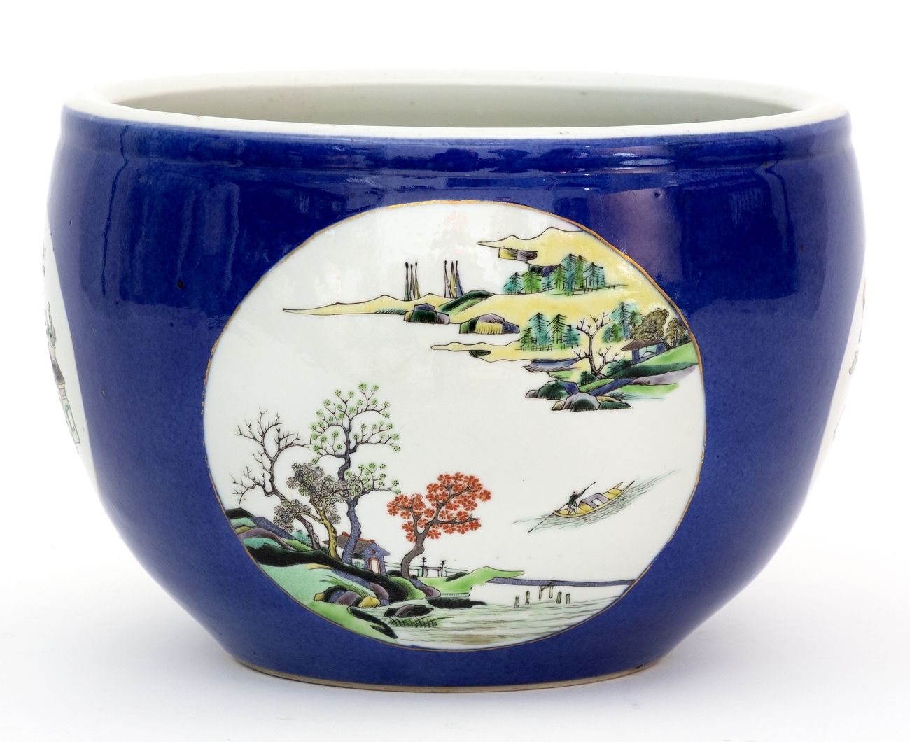 Null 中国，19世纪
瓷器壶盖，粉蓝色背景上有山水画装饰。
康熙款，有六个天启的字样。
高度 : 17 cm
直径 : 24 cm