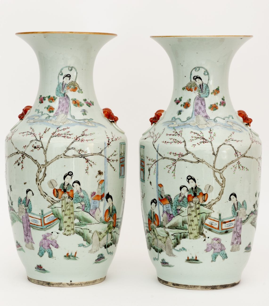 Null China, XIX-XXth century
Pair of porcelain vases with polychrome enamel deco&hellip;