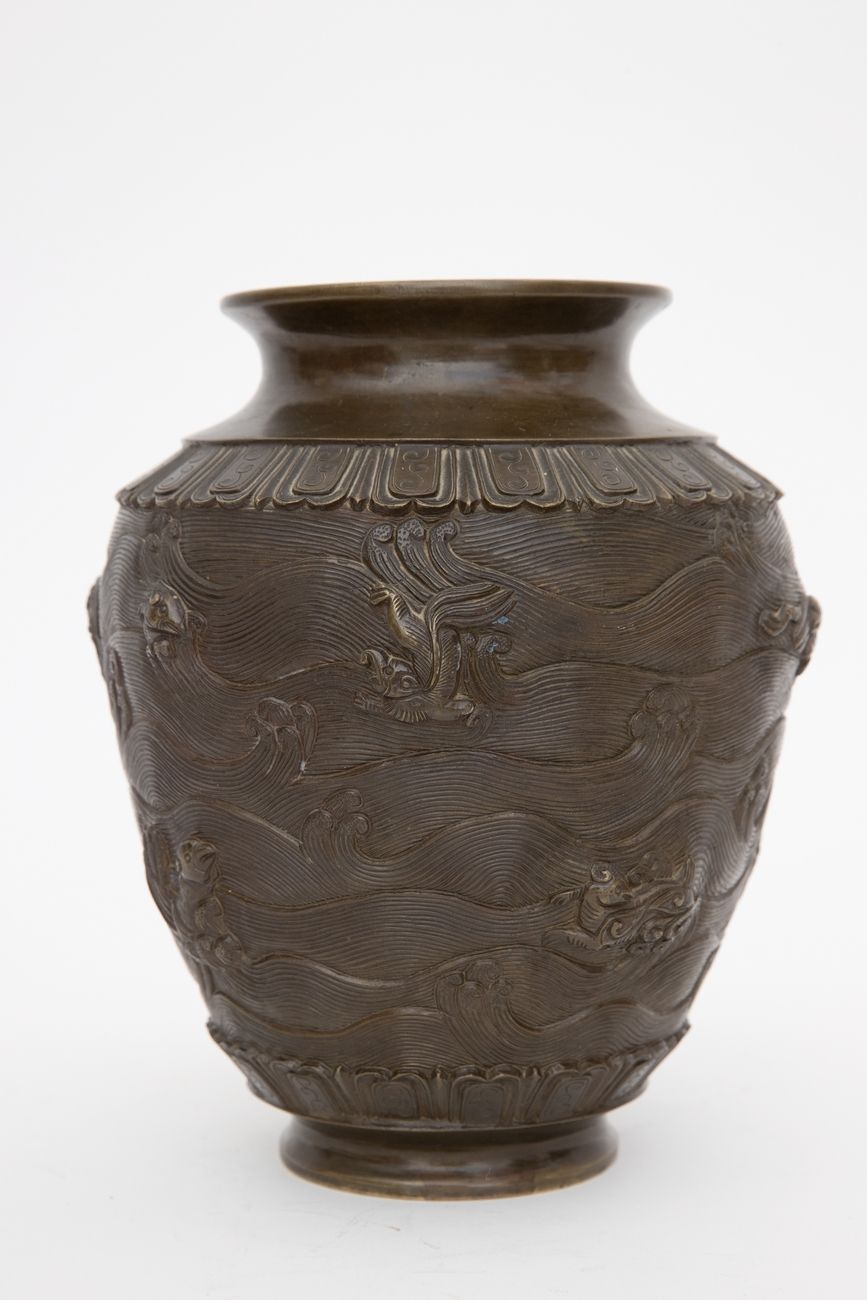 Null China, periodo Qianlong (1736-1795)
Jarrón de bronce con decoración en reli&hellip;