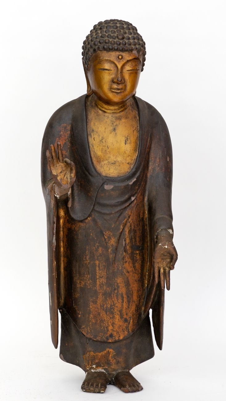 Null 日本，江户时代（1603-1868）
大型雕刻和涂漆的木制佛像显示为站立。
高度：76厘米
 （缺漆，磨损）。
