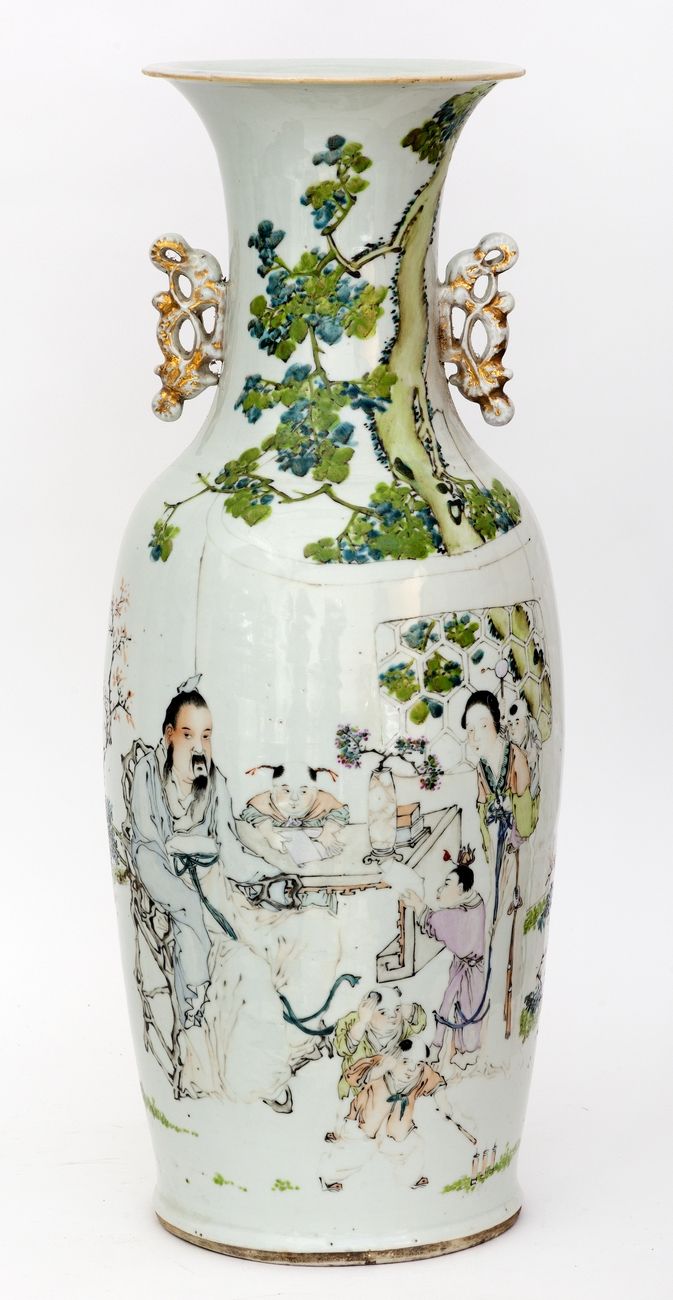 Null China, siglo XIX-XX
Jarrón de porcelana con decoración de esmalte de Qianji&hellip;