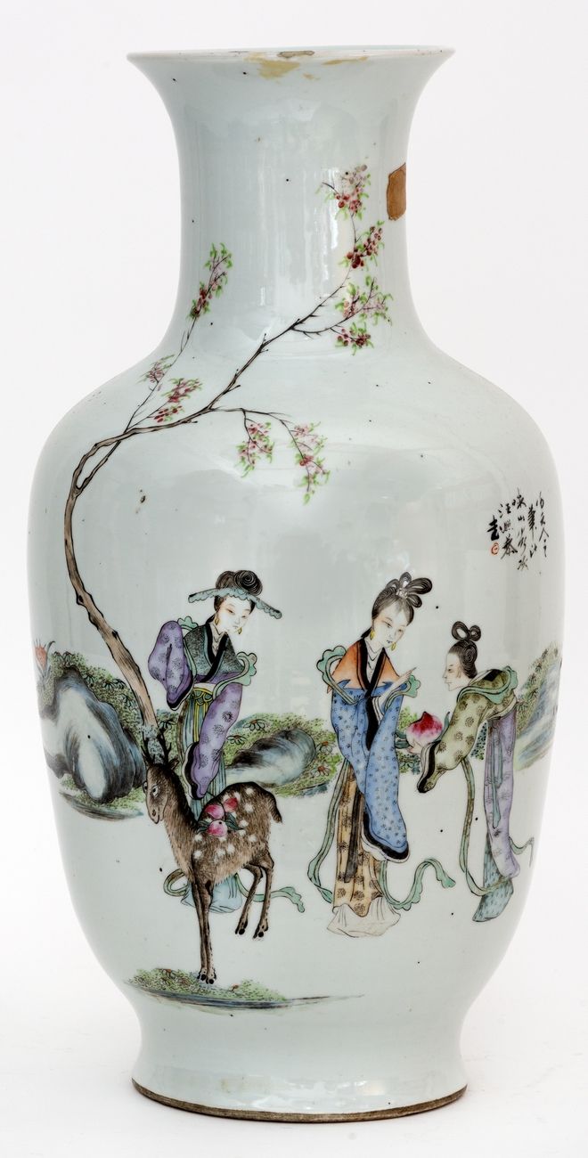 Null Chine, XIX-XXe siècle
Vase en porcelaine à décor en émaux polychromes de co&hellip;