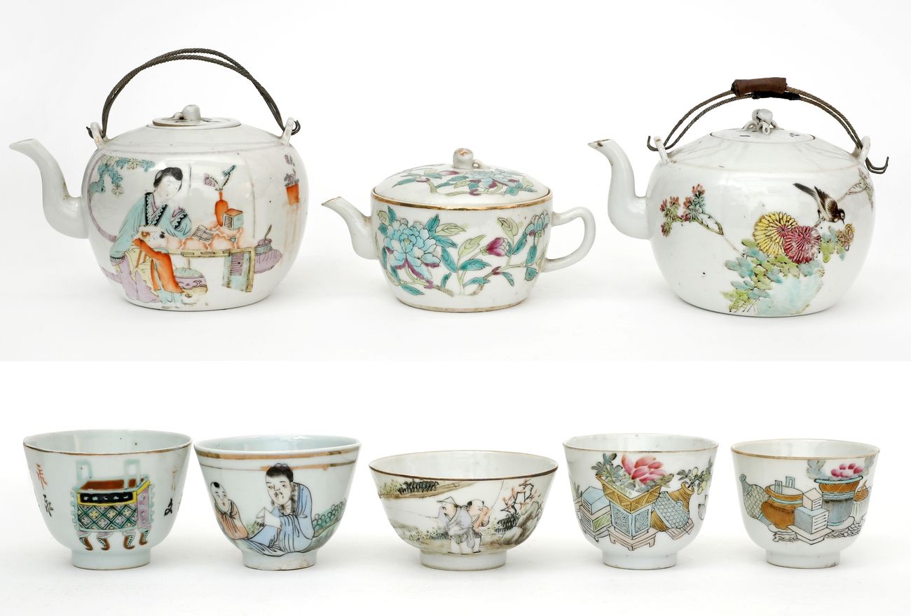 Null China, XIX-XXth century
Lot including three teapots and five pans with vari&hellip;