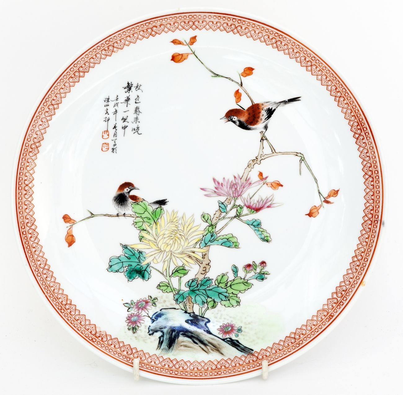 Null Chine, XXe siècle
Plat en porcelaine à décor en émaux de la famille rose d’&hellip;