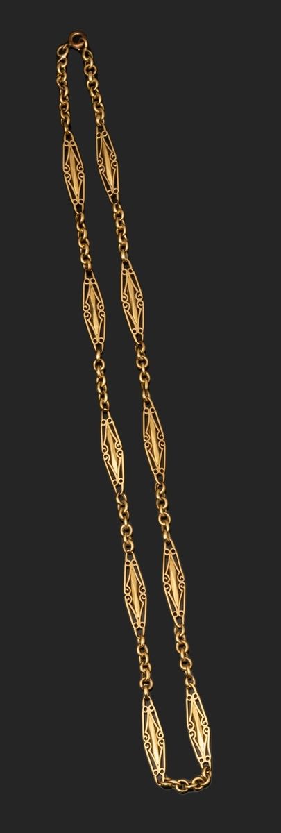 Null 18K黄金链（千分之七十五），菱形丝状链节与圆形链节分开。沉重的珠宝，是19世纪美丽的链子生产的典型。
长度：47.5厘米。
毛重：19.5克。