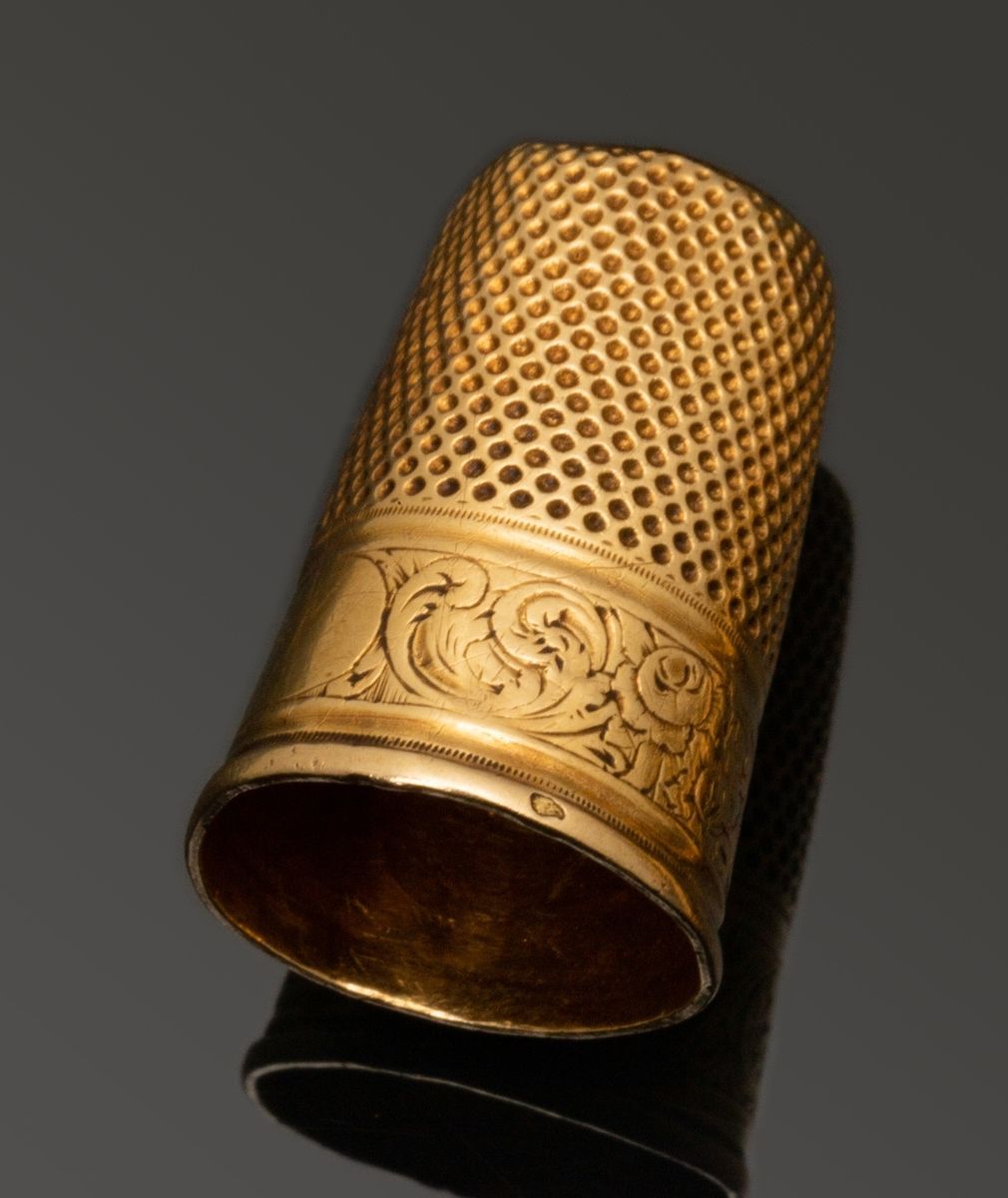 Null Thimble in yellow gold 18k (750 thousandths) decorated with a frieze of fol&hellip;