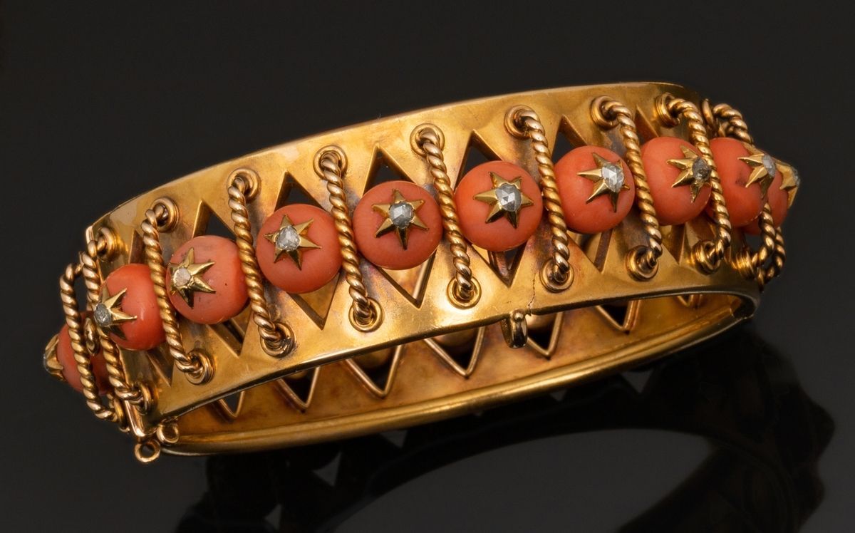 Null Beau bracelet jonc rigide ouvrant de la seconde moitié du XIXe siècle, en o&hellip;