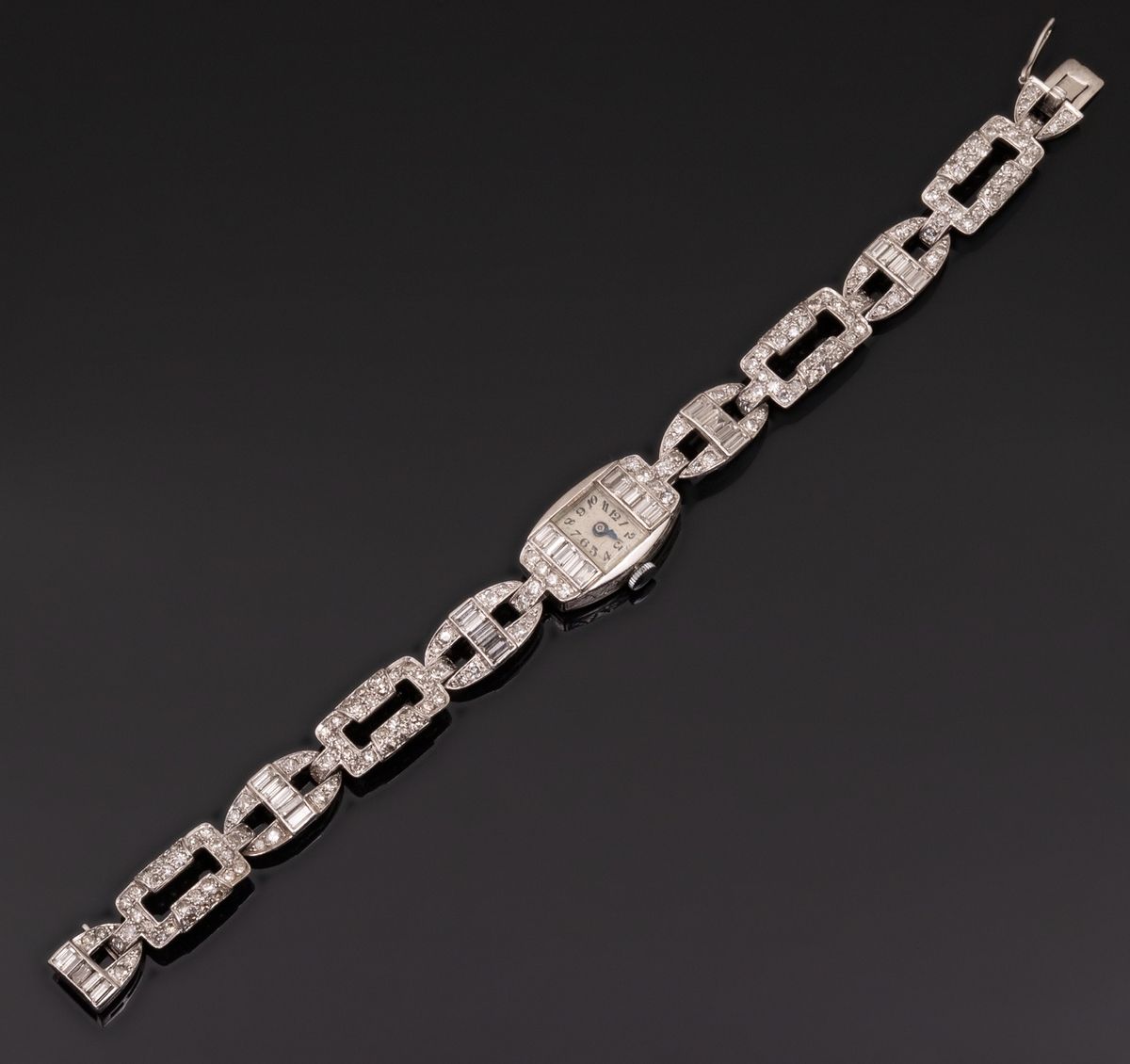 Null Orologio gioiello Art Deco in platino con pavé di circa 3 carati di diamant&hellip;