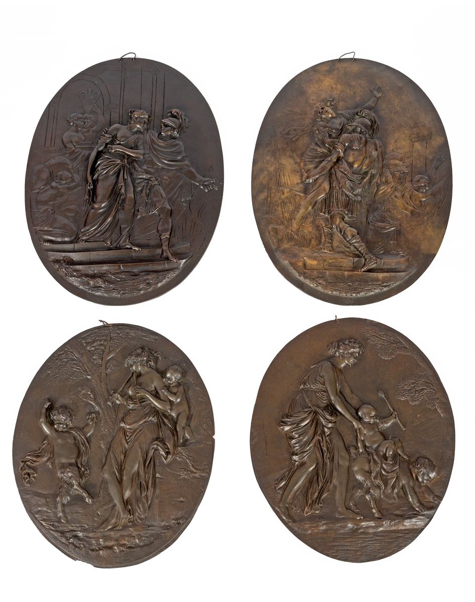 Null Deux paires de bas-reliefs en bronze à patine foncée à décor à l’Antique
Tr&hellip;