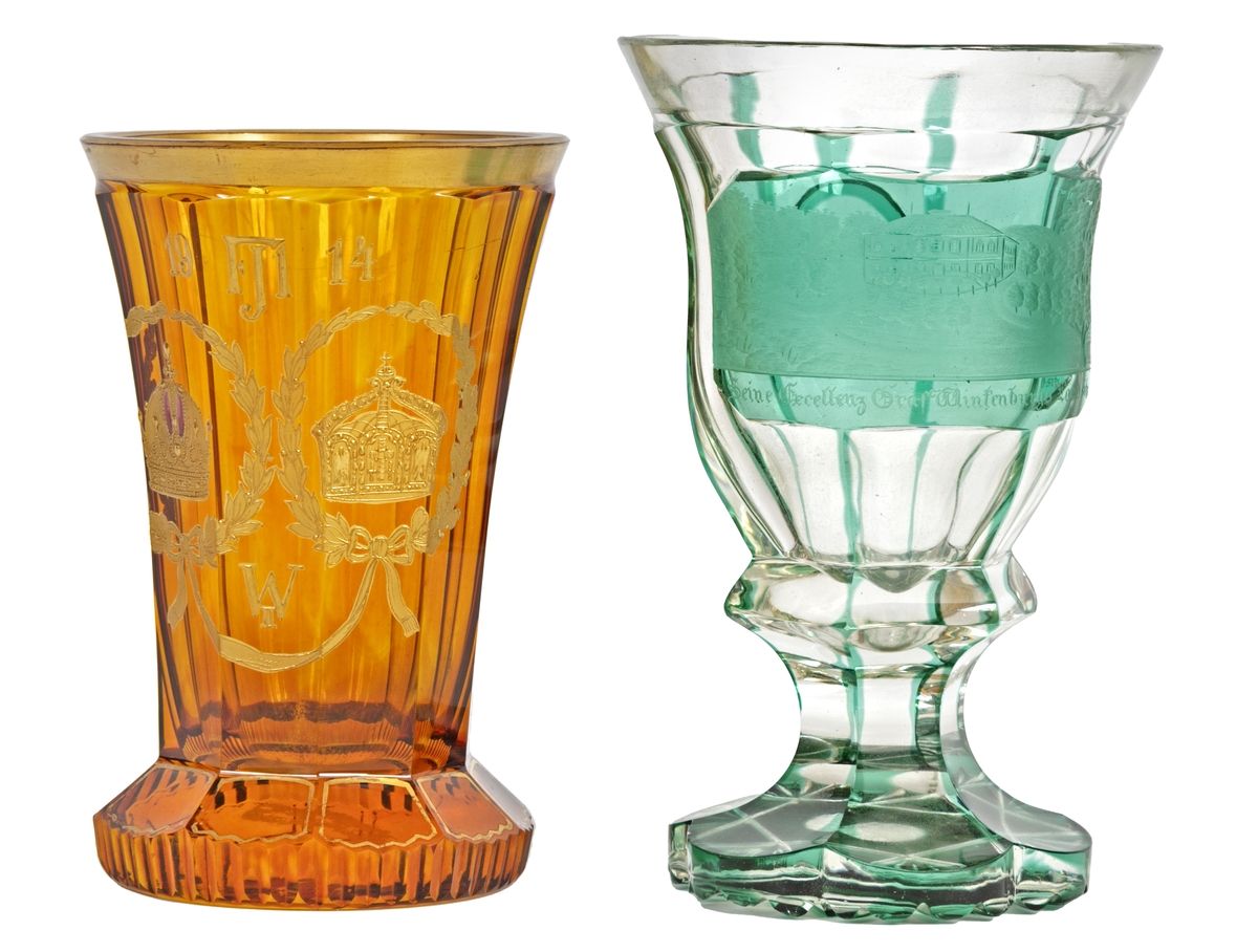 Null Lot de deux gobelets en cristal taillé et verre moulé, coloré, doré et déga&hellip;