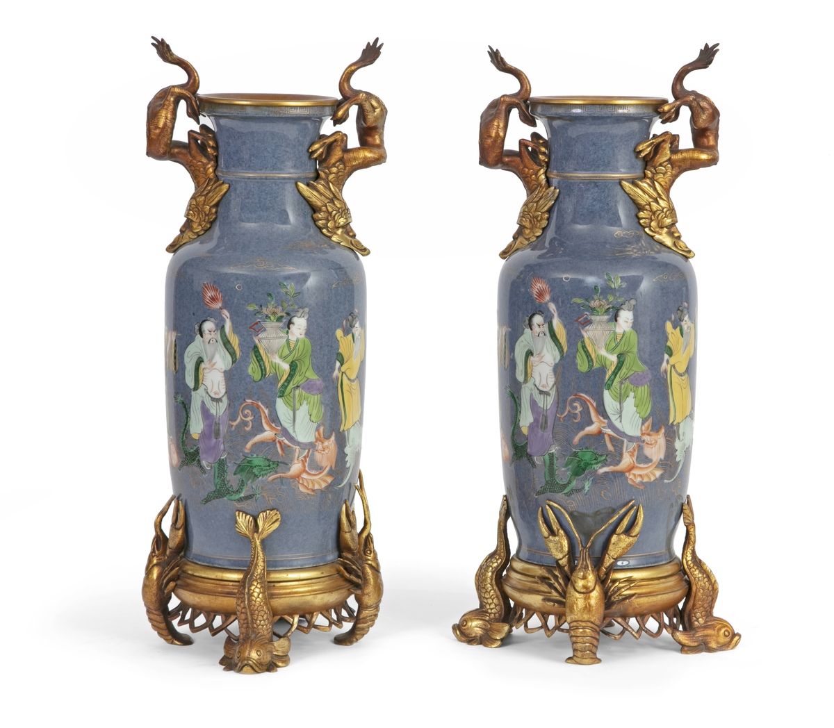 Null Paire de vases en porcelaine à décor en émaux polychrome de personnages sur&hellip;