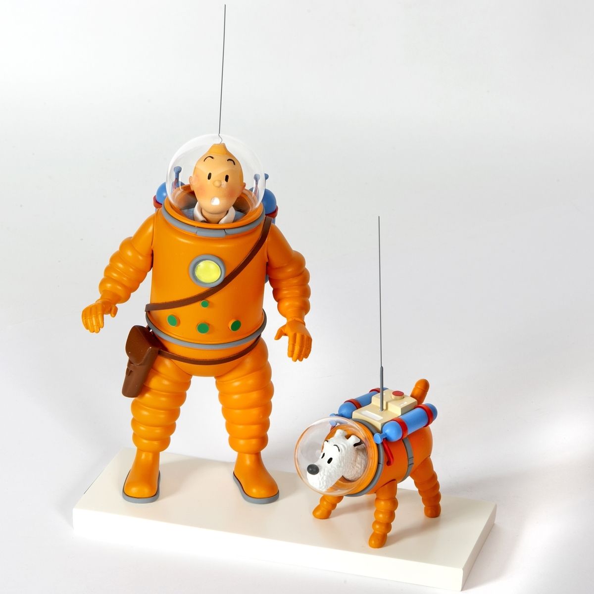Hergé : MOULINSART FARIBOLES: Tintin and Snowy in a moon suit on the ice (44023)&hellip;