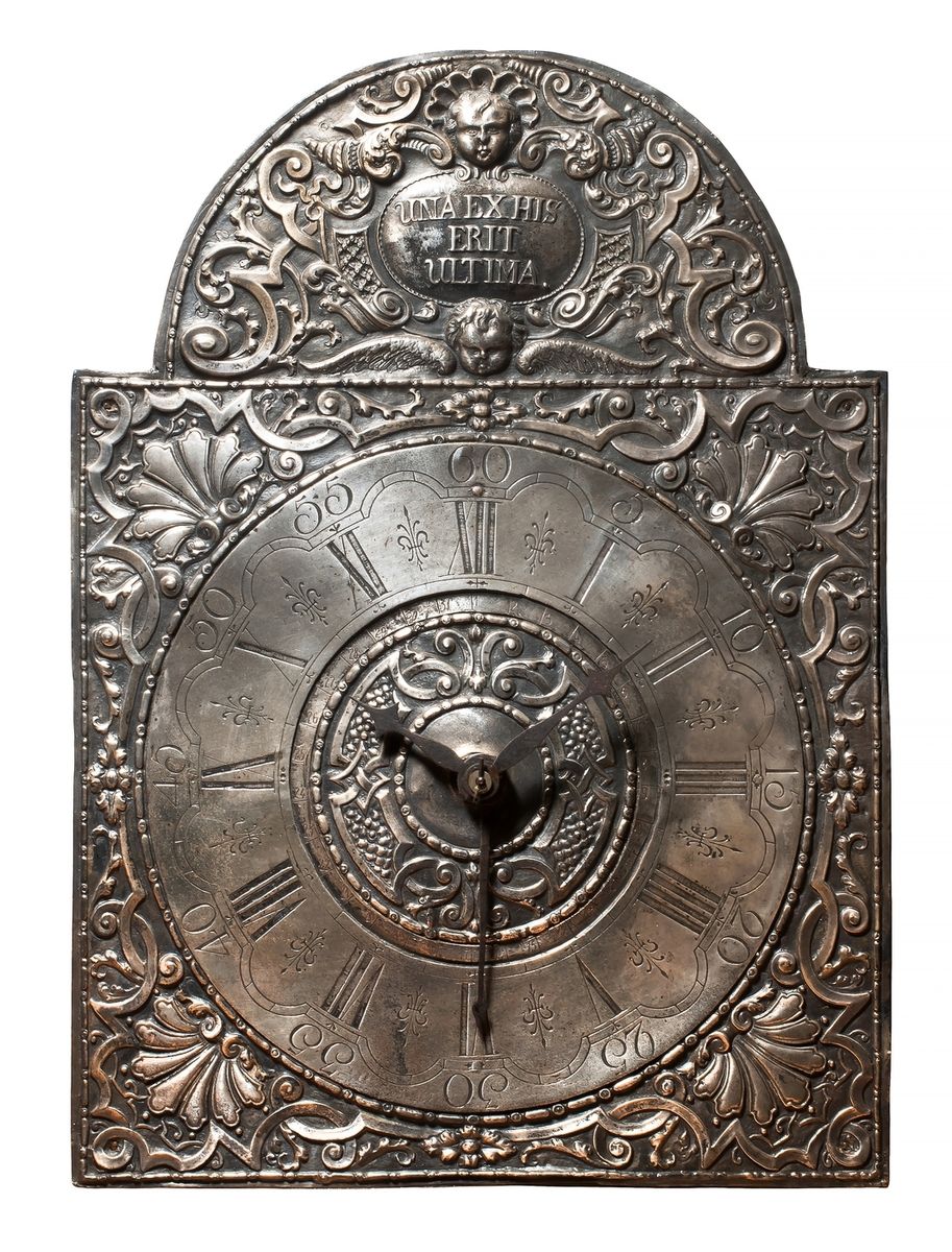 Null 铅制时钟机芯，装饰有路易十五风格的小天使、卷轴和贝壳
注释为 "Una Ex His Erit Ultima"。
18世纪的作品 
高度：39.5厘米