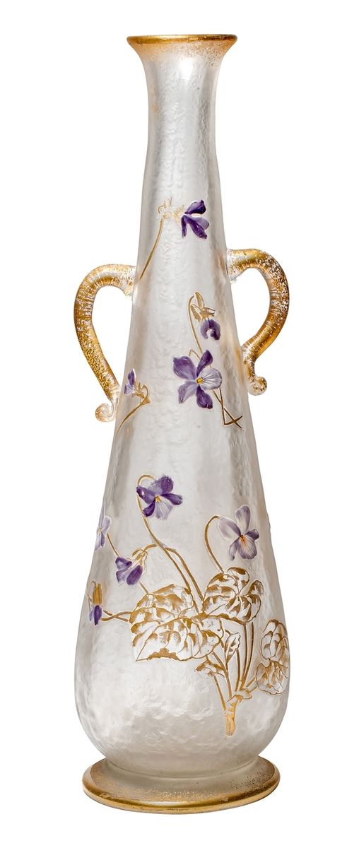 Attribué à Montjoye 归功于Montjoye
带把手的酸蚀玻璃花瓶，上面装饰着叶子和紫罗兰花。
底座上有一个镀金的数字7
20世纪初的作品 
&hellip;