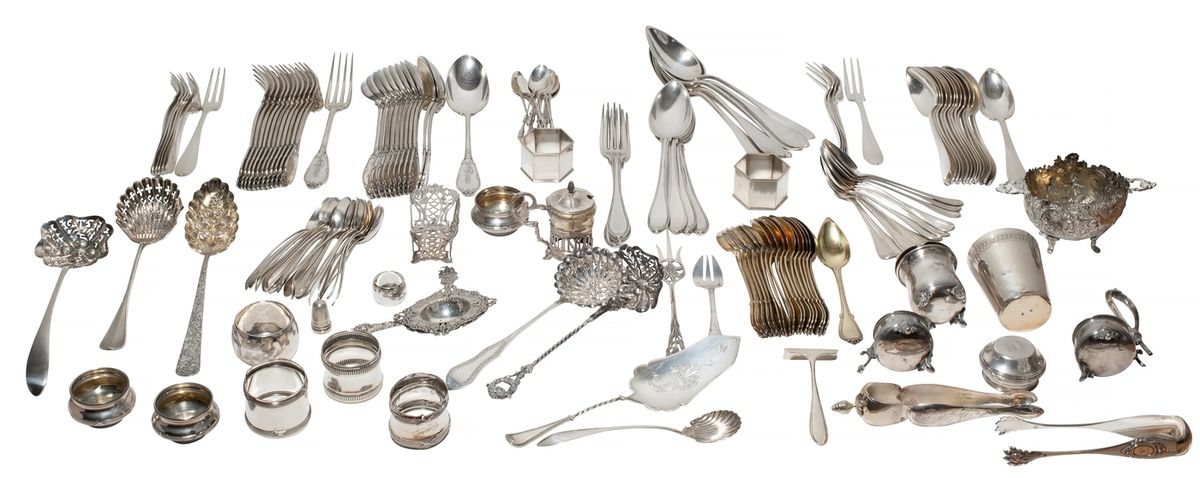 Null 一批重要的银制餐具和杂物 
20世纪的各种比利时、法国、荷兰和英国的印记 
重量：6050克