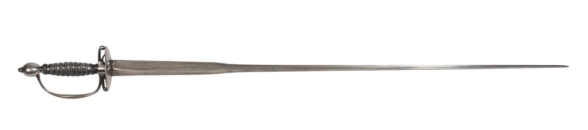 Null 18世纪晚期的英国铁剑，用相同的金属扭曲的丝线安装，剑身为colichemarde类型，刻有涡旋。 
总长度：98厘米
剑身长度：82厘米

本拍品由&hellip;