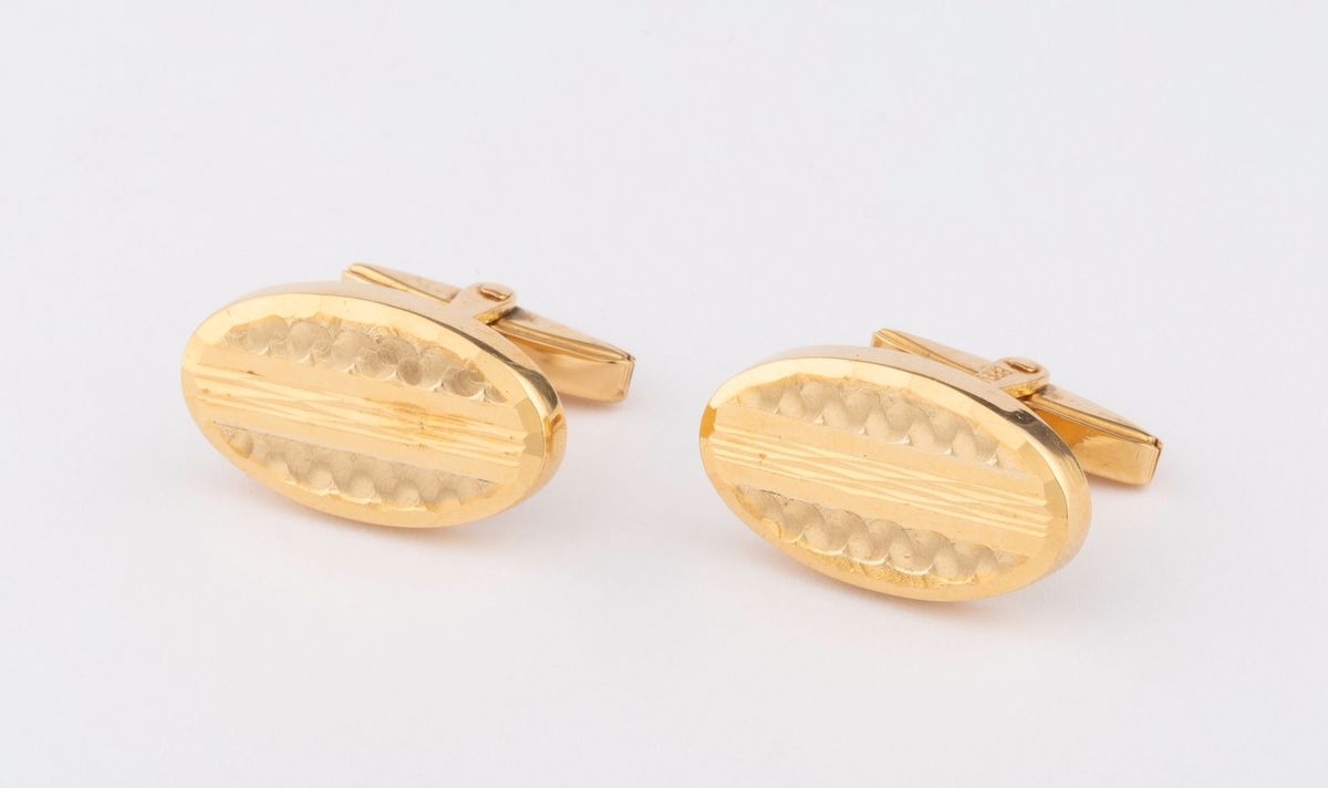 Null Pair of cufflinks in yellow gold 18k (750 thousandths) of oval shape with c&hellip;