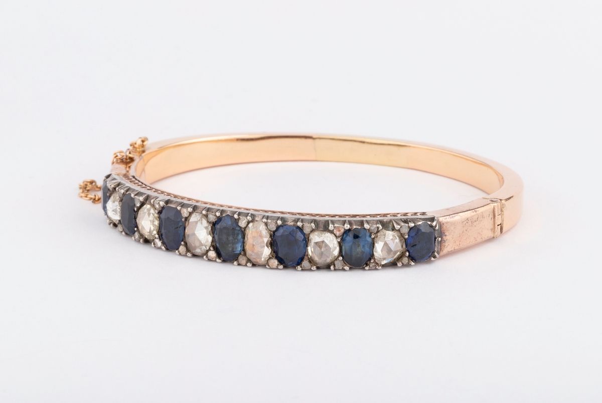 Null Très beau bracelet jonc ouvrant de la fin du XIXe siècle en or rose entre 8&hellip;