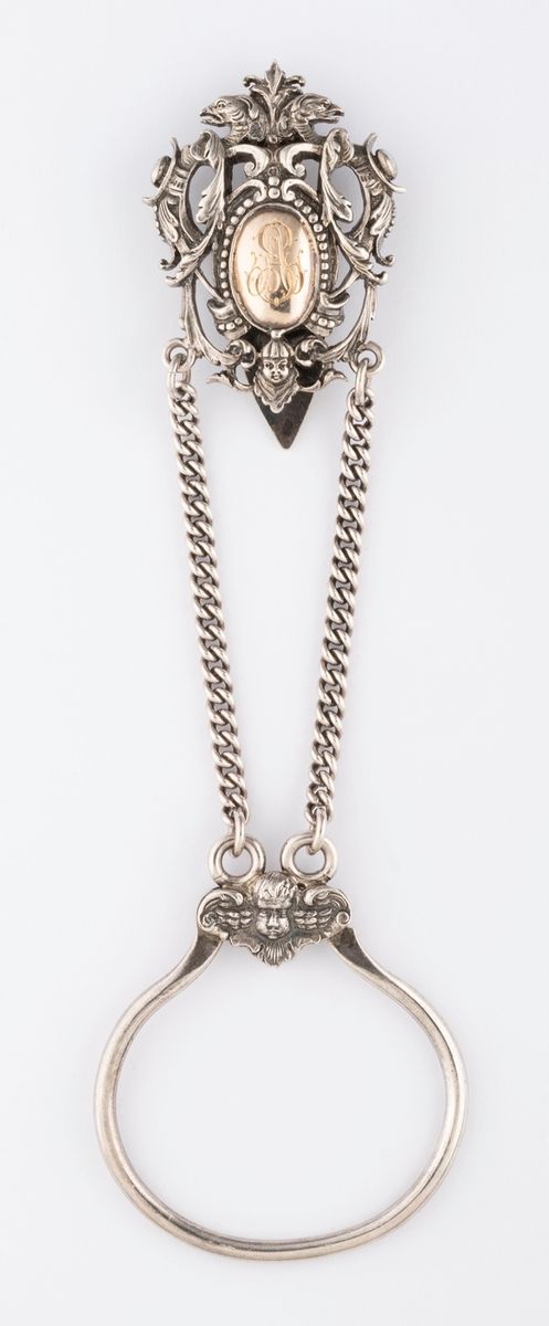 Null Dreiteilige Châtelaine aus Silber (800 Tausendstel), bestehend aus einem Gü&hellip;