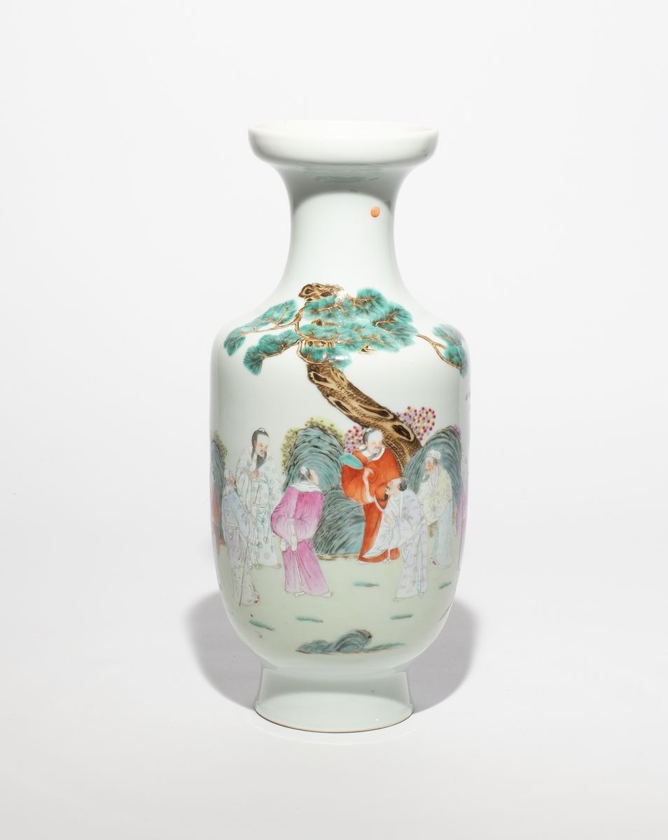 Null Chine, Epoque République (1912-1949)
Vase en porcelaine à décor en émaux de&hellip;