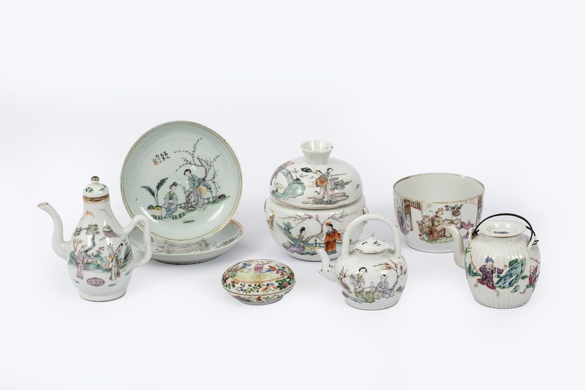 Null Chine, XIX-XXe siècle
Lot comprenant trois théières, deux coupelles, une bo&hellip;