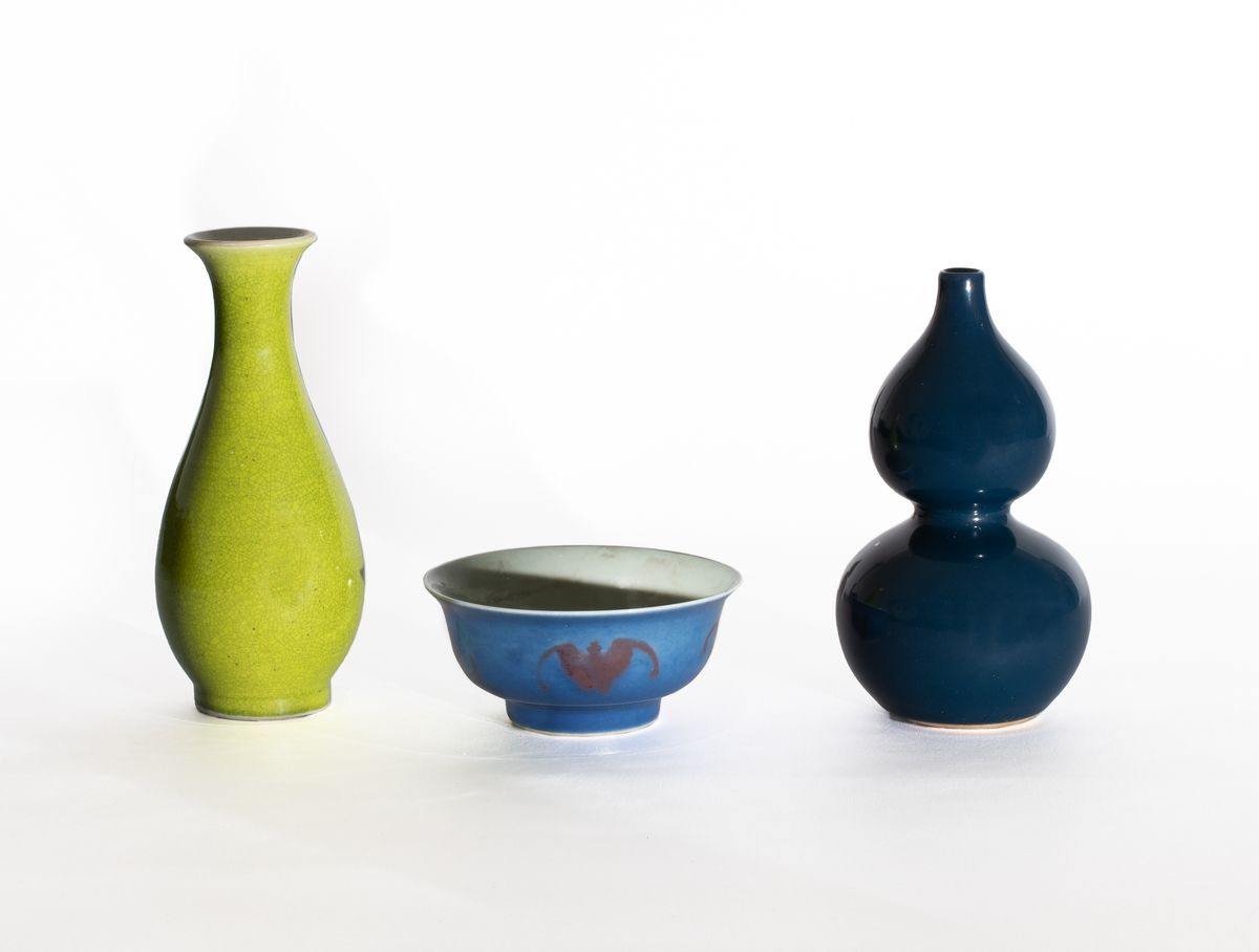 Null Chine, XIX-XXe siècle
Lot comprenant un bol et deux vases en porcelaine mon&hellip;