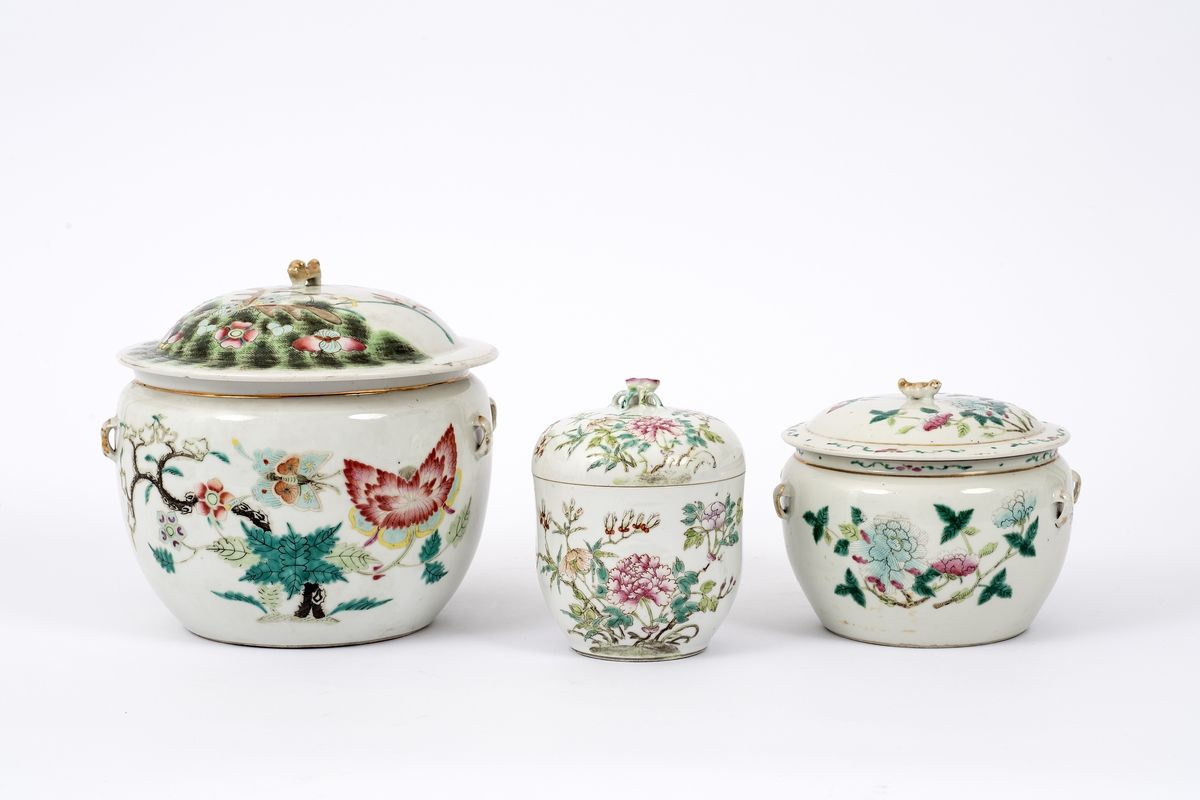 Null Chine, XIX-XXe siècle
Lot comprenant trois pots couverts en porcelaine à dé&hellip;