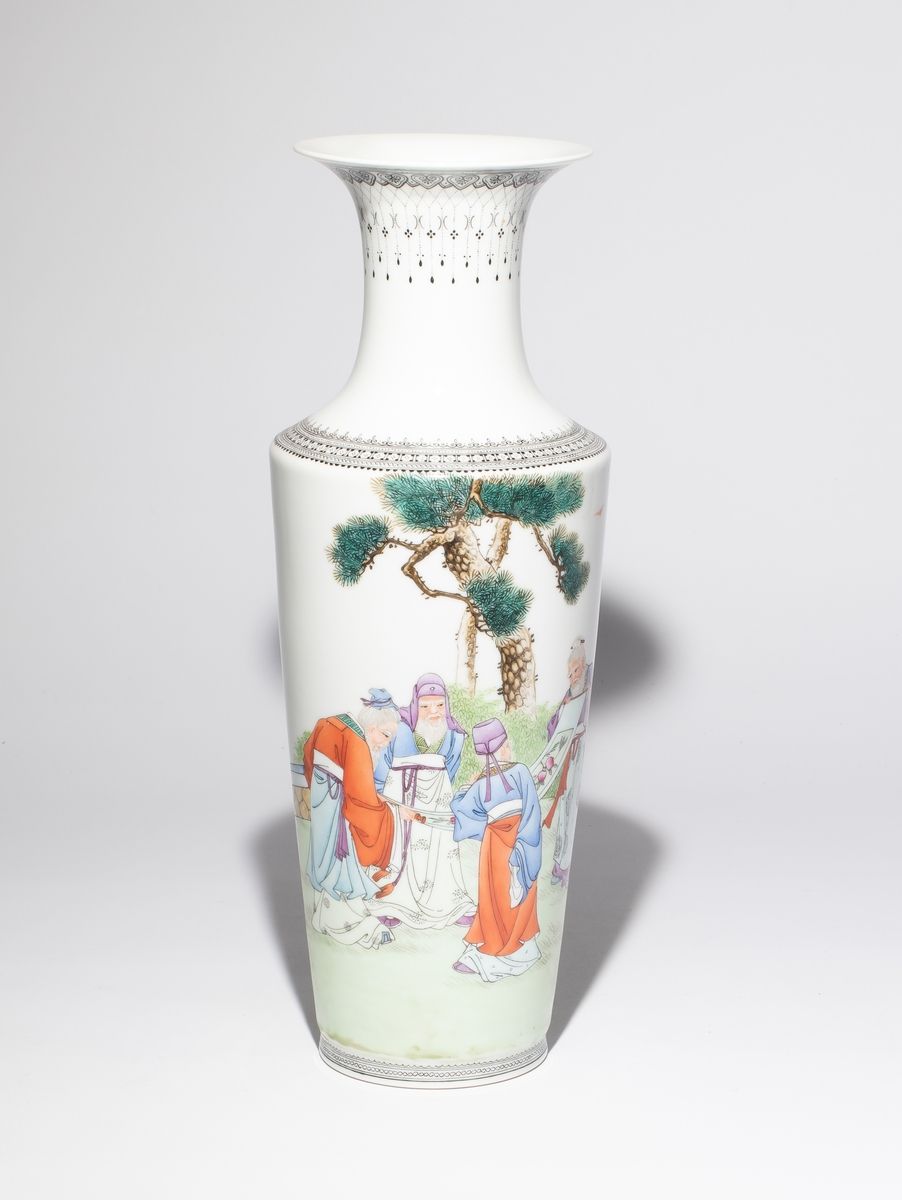 Null Chine, XXe siècle
Vase en porcelaine à décor en émaux polychromes de person&hellip;
