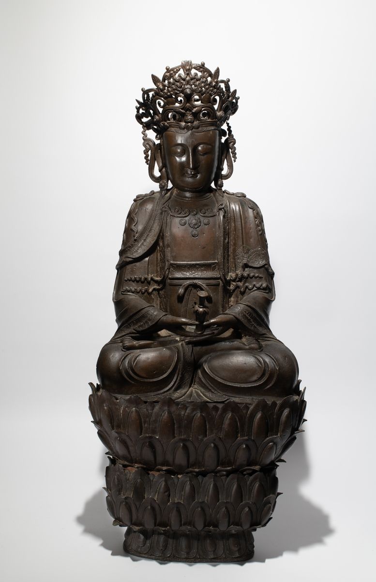Null Chine, Epoque Ming (1368-1644)
Rare et importante statue de Guanyin en bron&hellip;