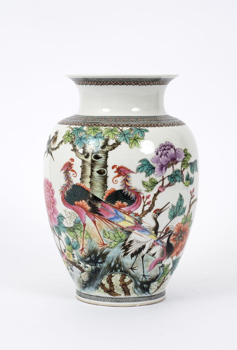 Null Chine, XXe siècle
Vase en porcelaine à décor en émaux de la famille rose de&hellip;