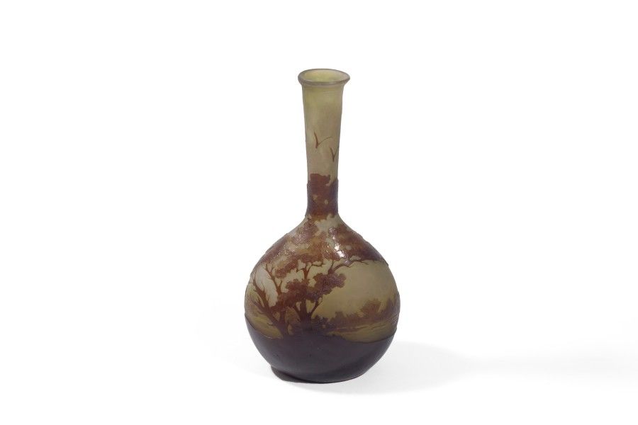 Émile GALLÉ (1846-1904) 
Vase soliflore en verre multicouche à décor gravé d'un &hellip;